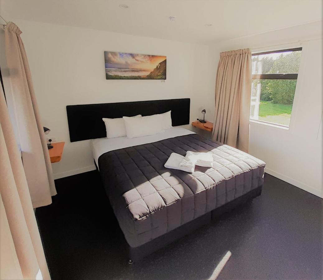 Last Light Lodge Tuatapere Екстер'єр фото